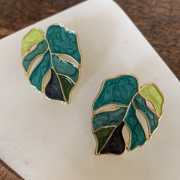🌟HP🌟 Palm Leaf Earrings - Picture 6 of 6
